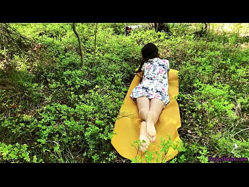 ❤️ Stranger on Tinder masturba a miña coña e fode apaixonadamente no bosque Porno en nós